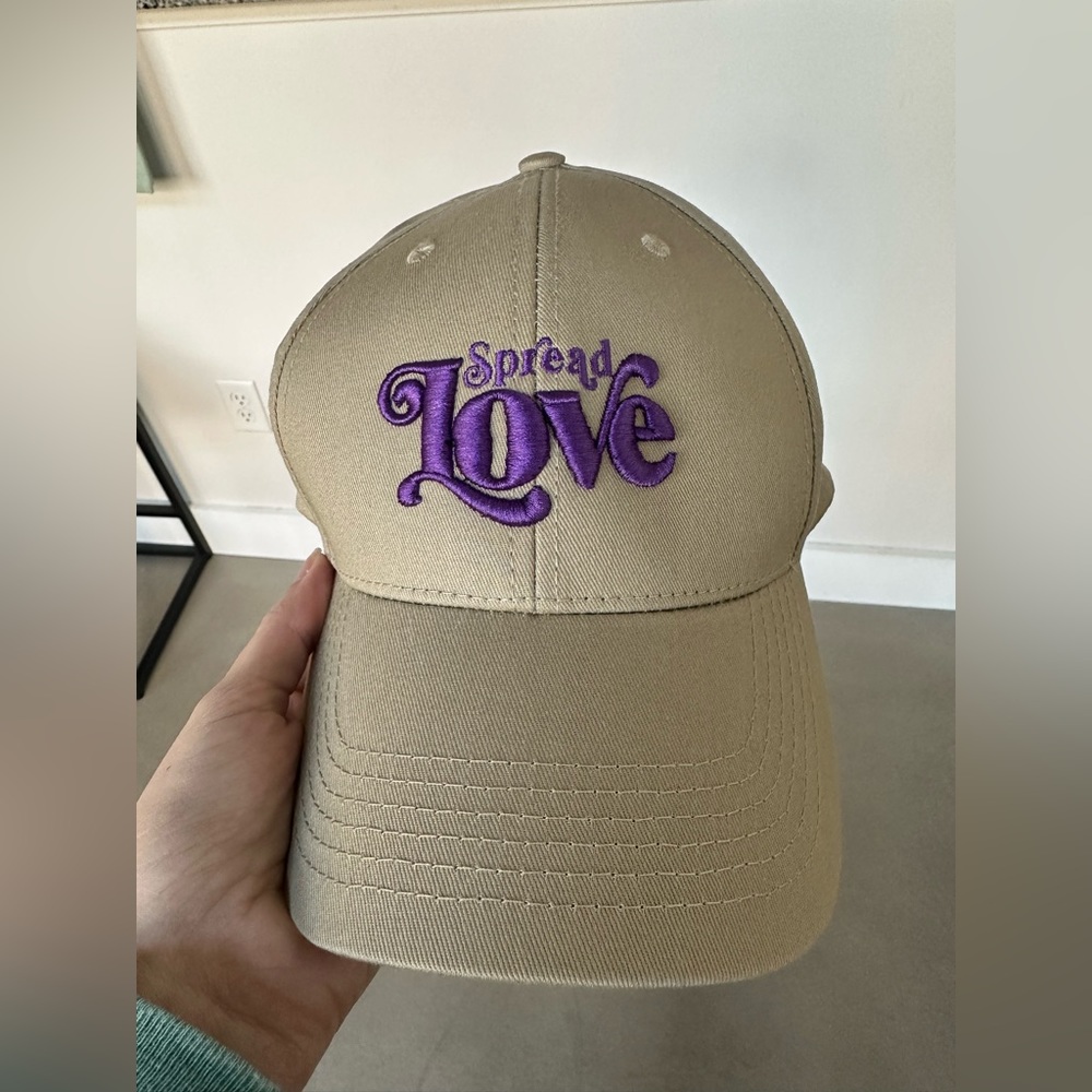 “Spread Love” baseball cap